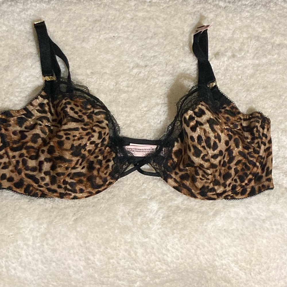 Victorias Secret Leopard  Print Lace-Trim Underwire Bra NWT 36 DD